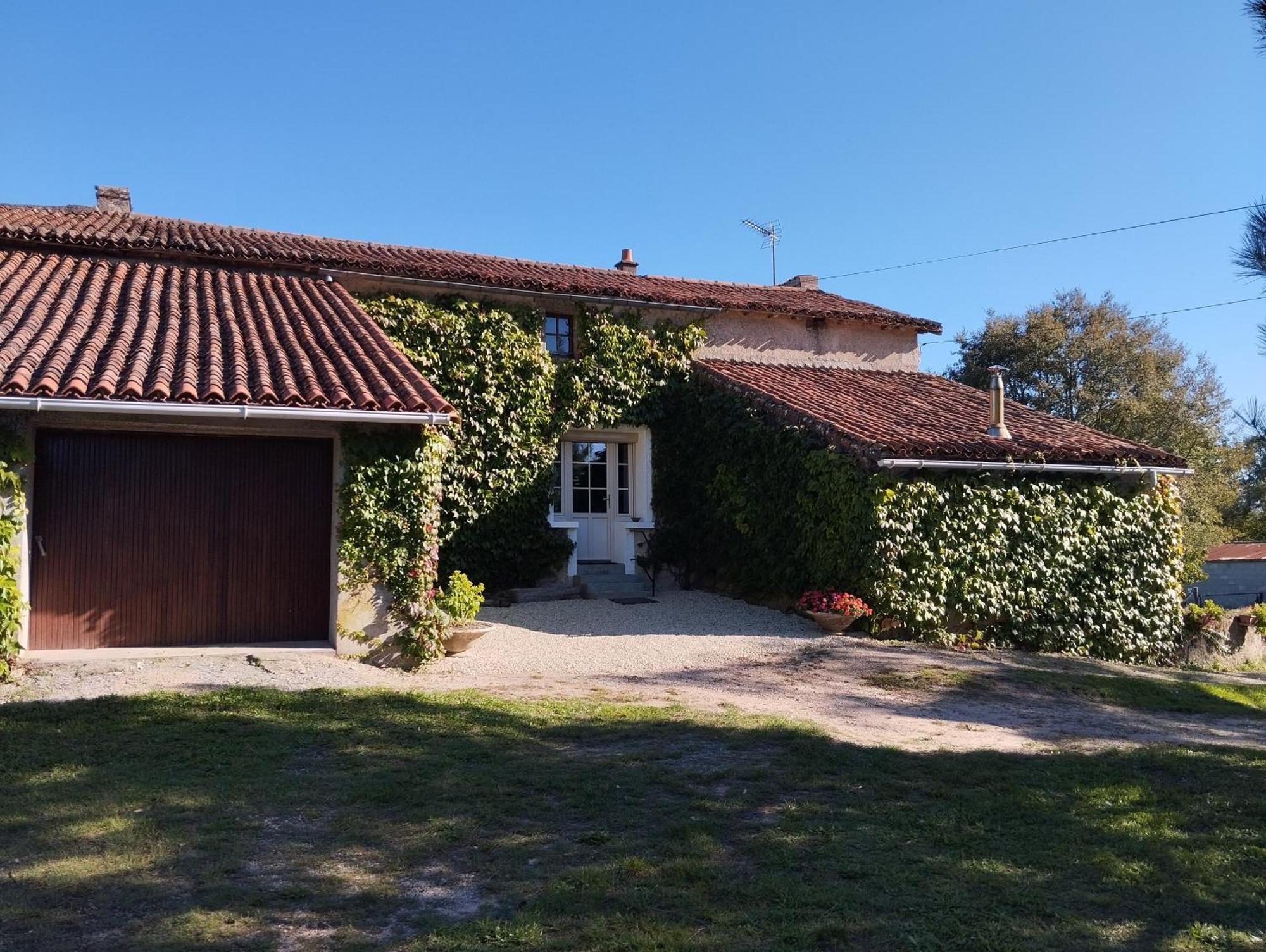 Maison Au Calme Avec Vue Etang Clesse  Exterior photo