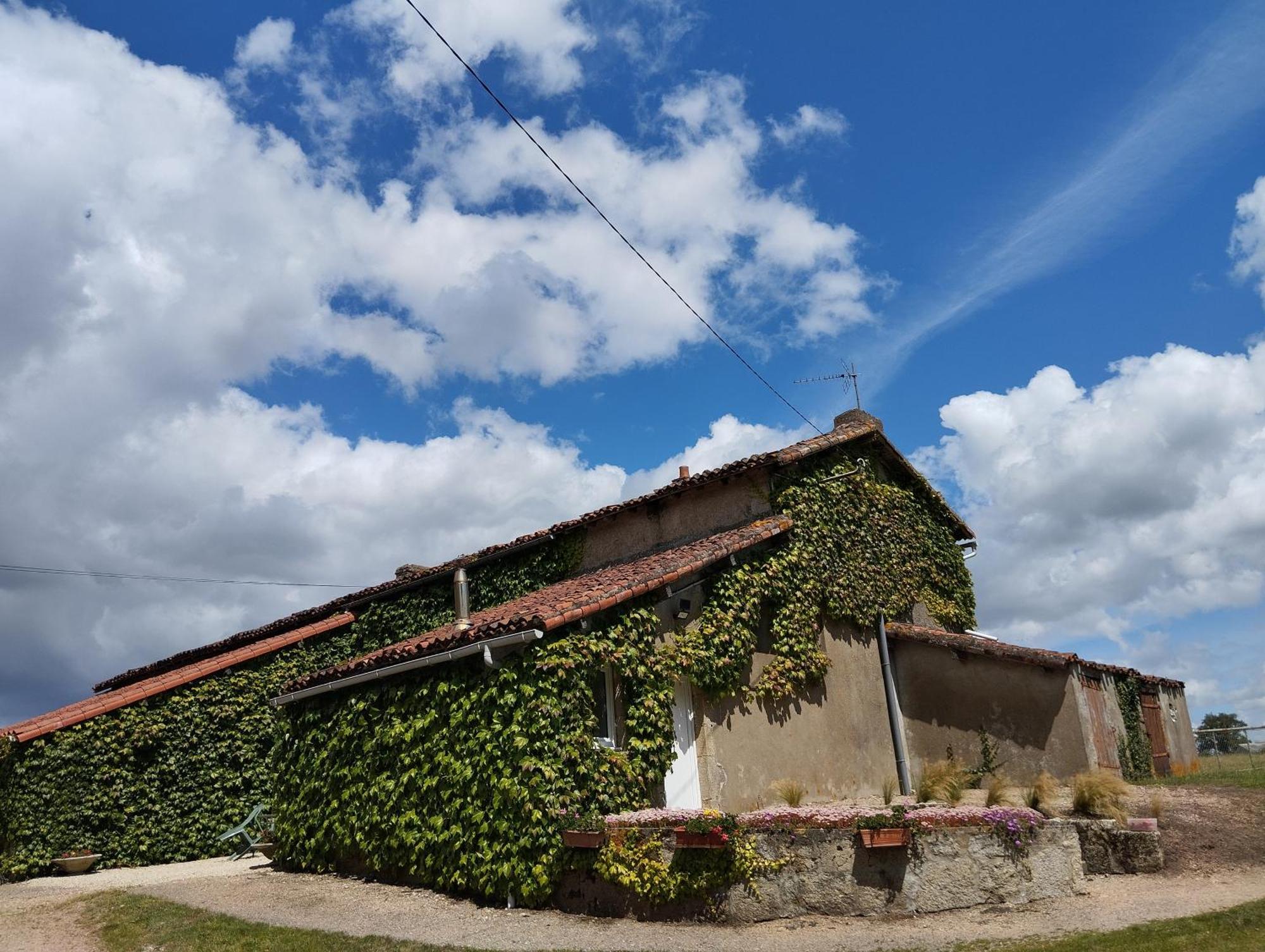 Maison Au Calme Avec Vue Etang Clesse  Exterior photo